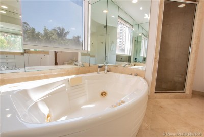 CLUB OCÉANO, 785 Crandon Blvd 301 Key Biscayne, FL 33149
