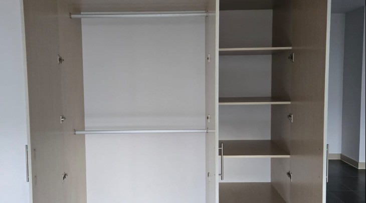 closet1.jpg